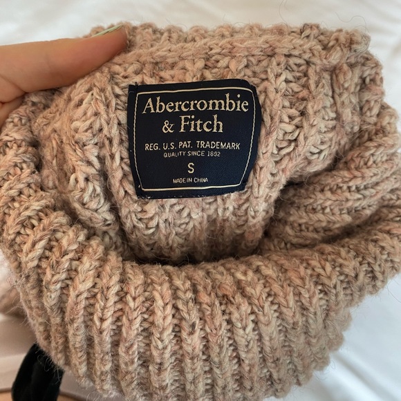 Chunky Pink/Mauve Abercrombie Turtleneck - Picture 3 of 3